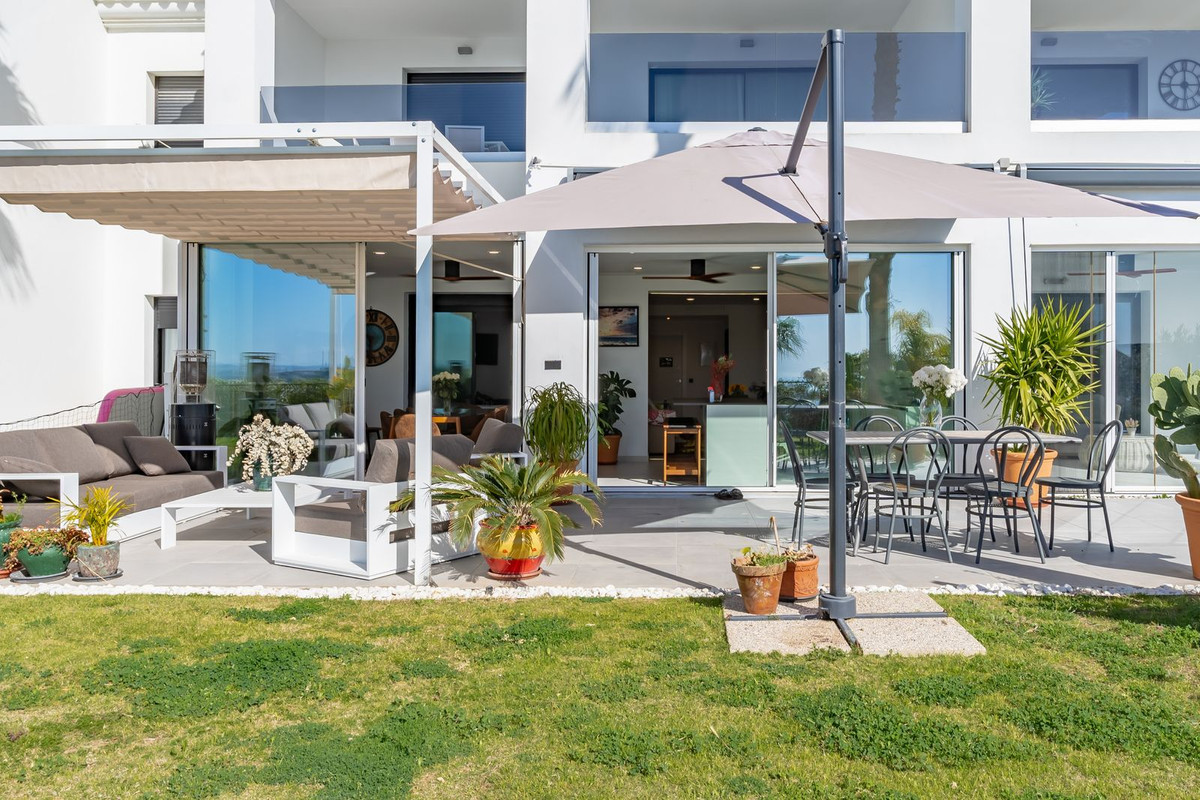 Ground Floor Apartment In Estepona, Costa Del Sol, Spain