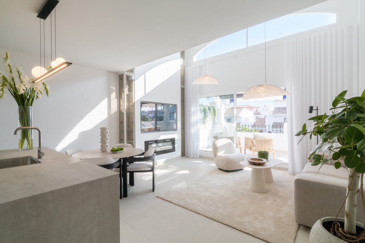 Penthouse In San Pedro De Alcántara, Costa Del Sol, Spain