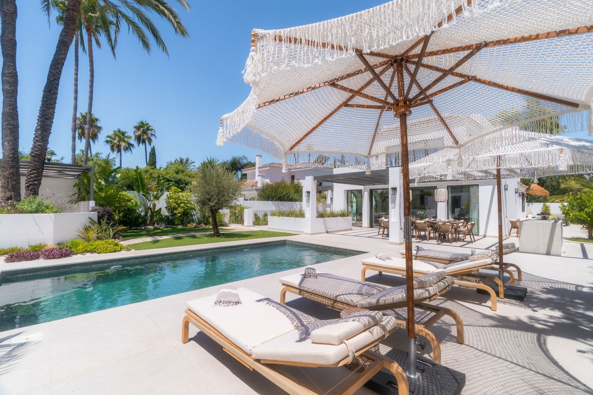 Detached Villa In Nueva Andalucía, Costa Del Sol, Spain