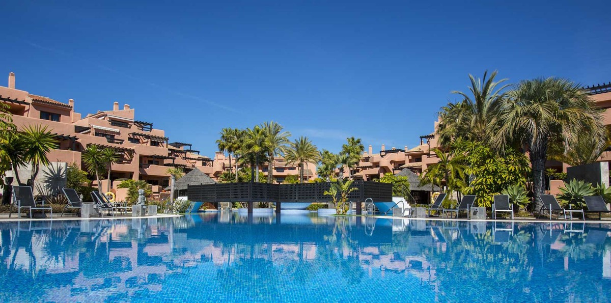 Middle Floor Apartment In Estepona, Costa Del Sol, Spain