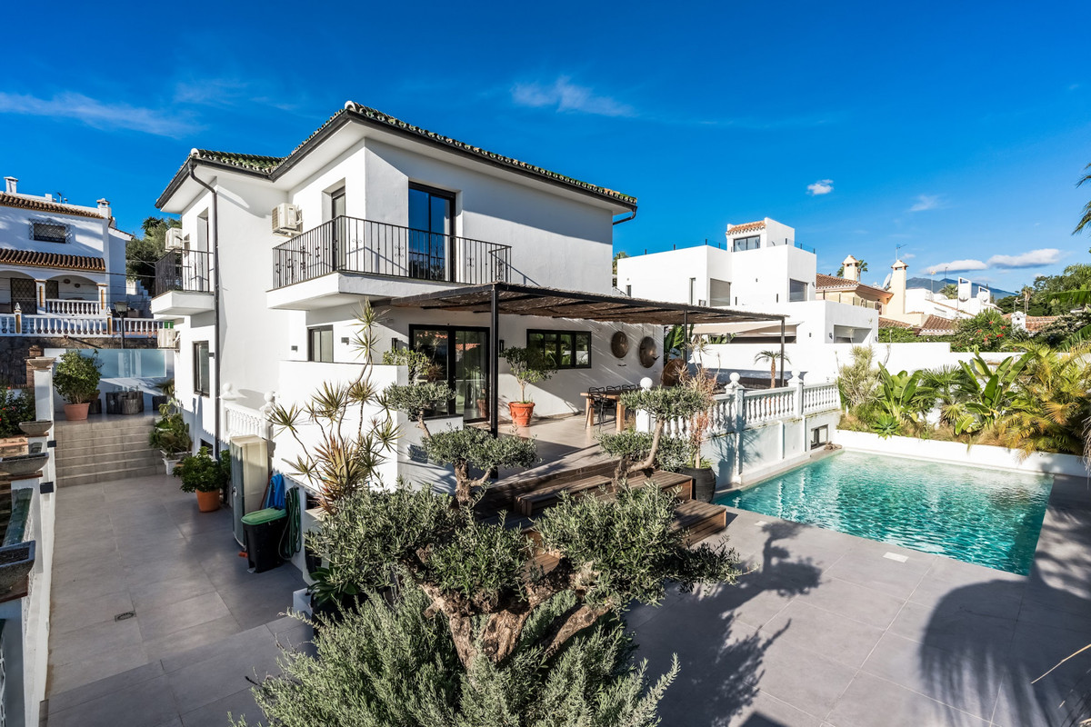 Detached Villa In Nueva Andalucía, Costa Del Sol, Spain