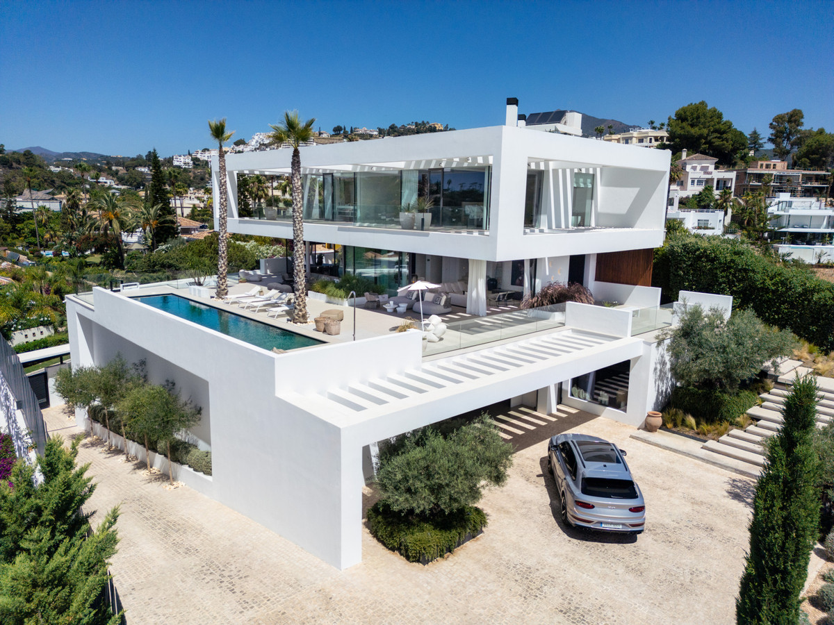Detached Villa In La Quinta, Costa Del Sol, Spain