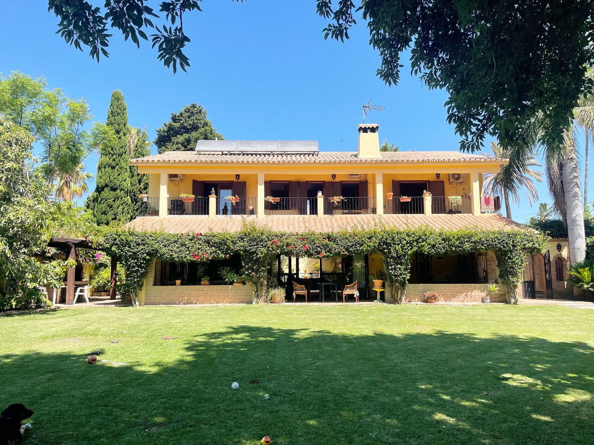 Detached Villa In San Pedro De Alcántara, Costa Del Sol, Spain