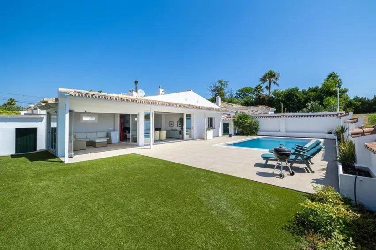 Detached Villa In San Pedro De Alcántara, Costa Del Sol, Spain