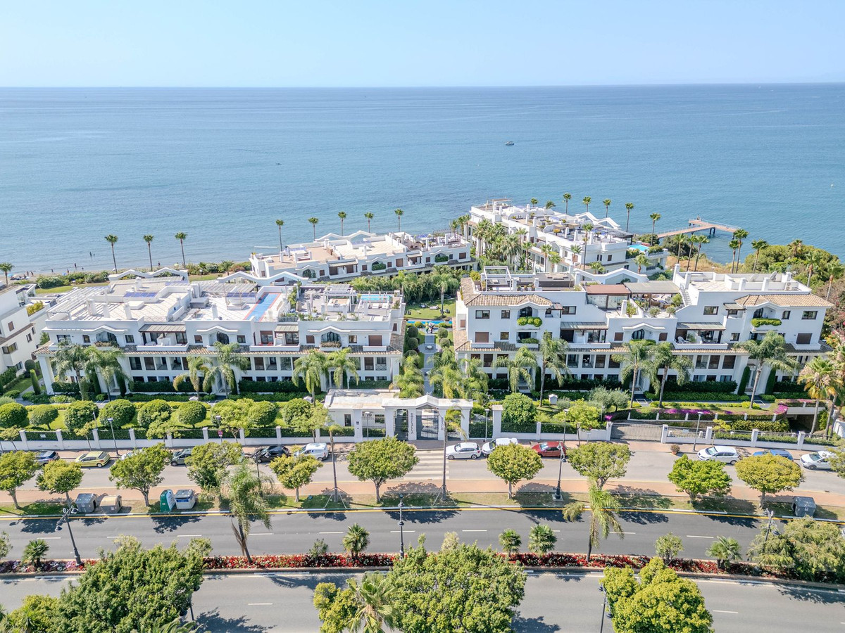 Ground Floor Apartment In Estepona, Costa Del Sol, Spain
