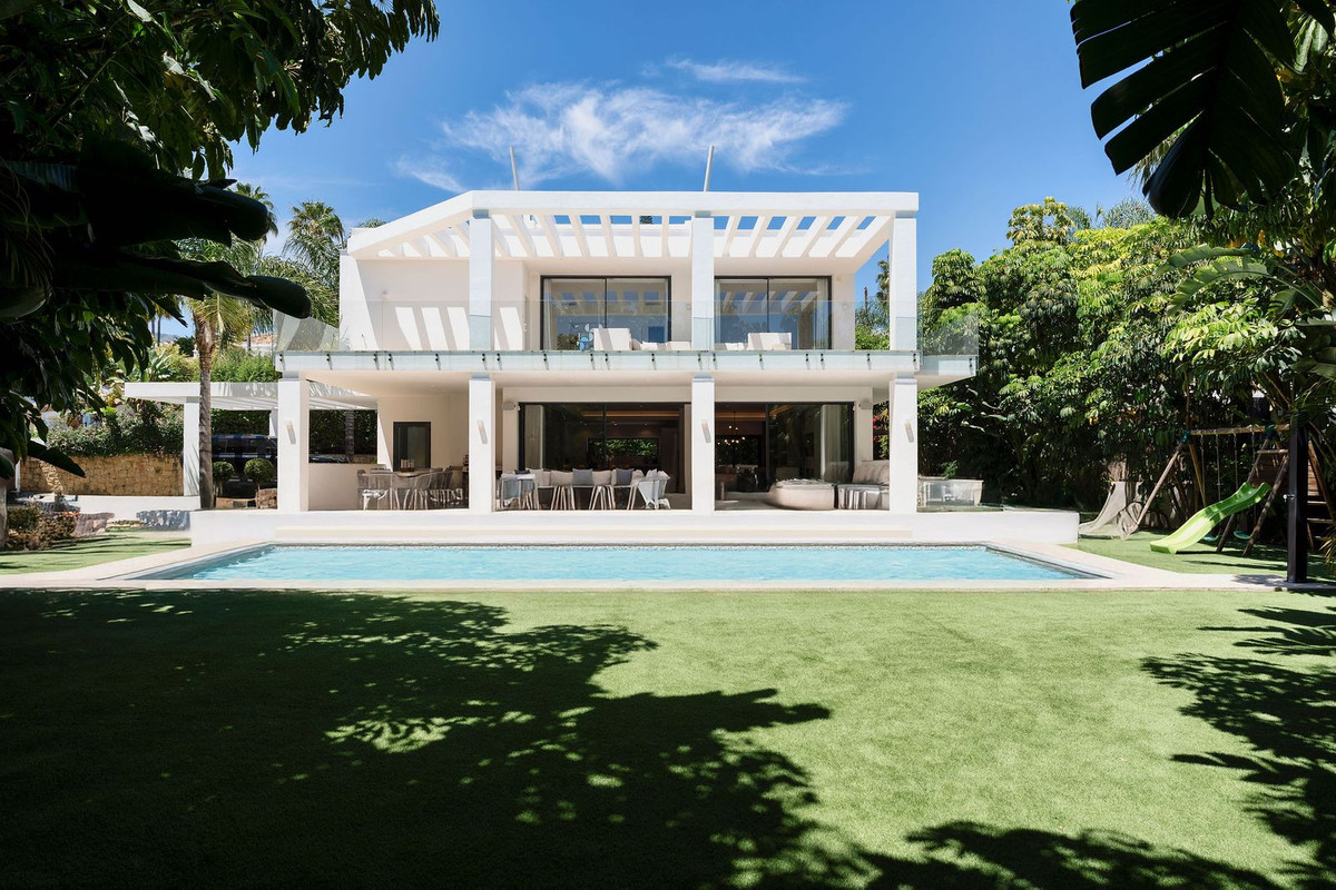 Detached Villa In La Quinta, Costa Del Sol, Spain