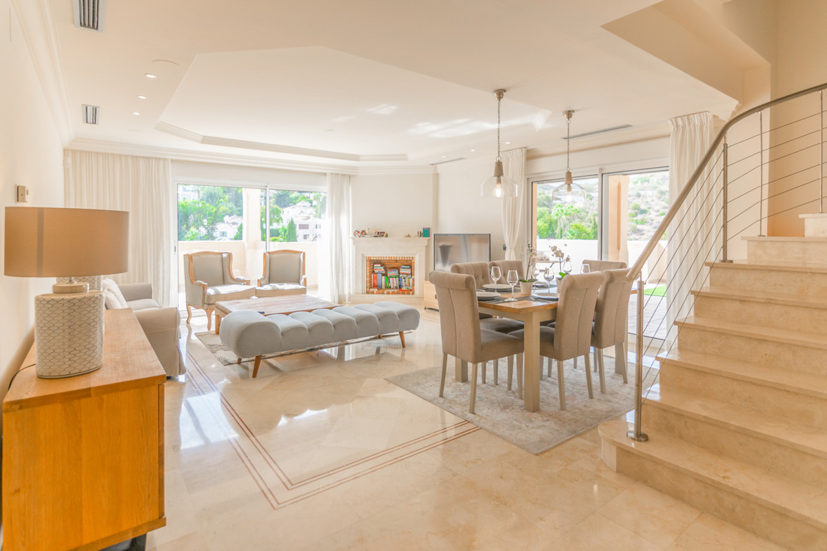 Penthouse In Nueva Andalucía, Costa Del Sol, Spain