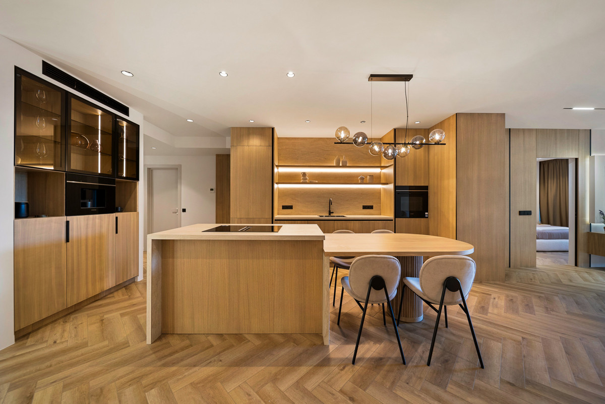 Ground Floor Apartment In Nueva Andalucía, Costa Del Sol, Spain