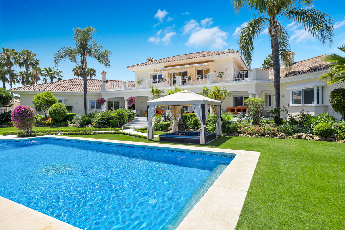 Detached Villa In Nueva Andalucía, Costa Del Sol, Spain