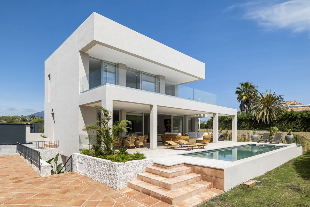 Detached Villa In San Pedro De Alcántara, Costa Del Sol, Spain