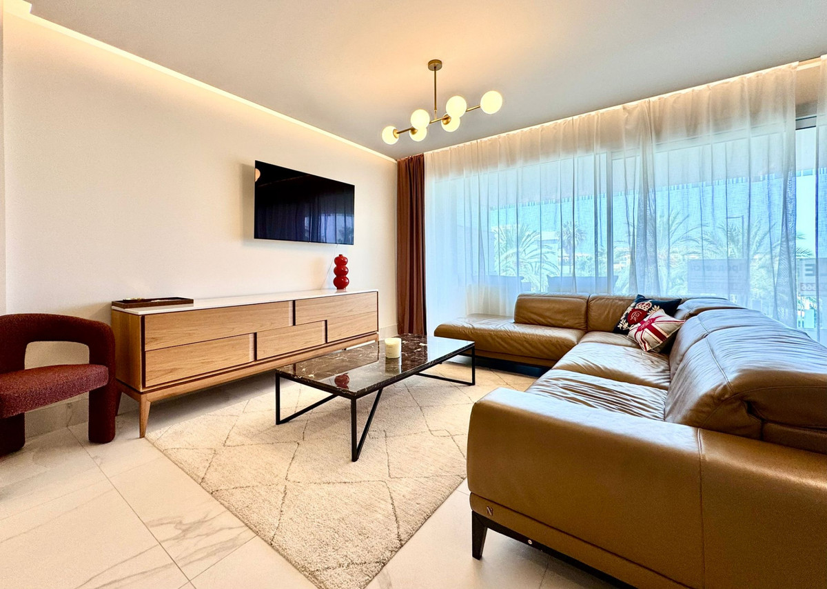 Middle Floor Apartment In San Pedro De Alcántara, Costa Del Sol, Spain