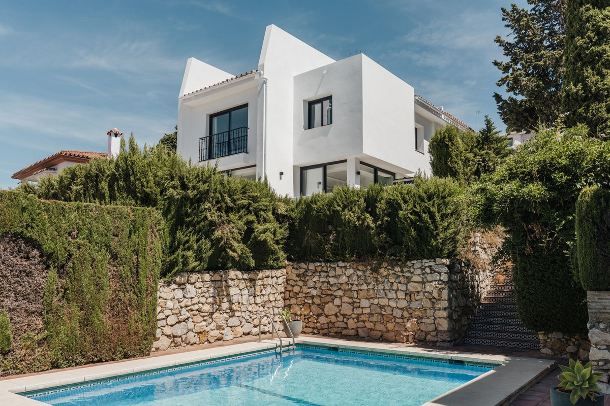 Detached Villa In Nueva Andalucía, Costa Del Sol, Spain