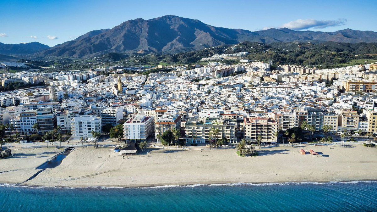 Penthouse In Estepona, Costa Del Sol, Spain