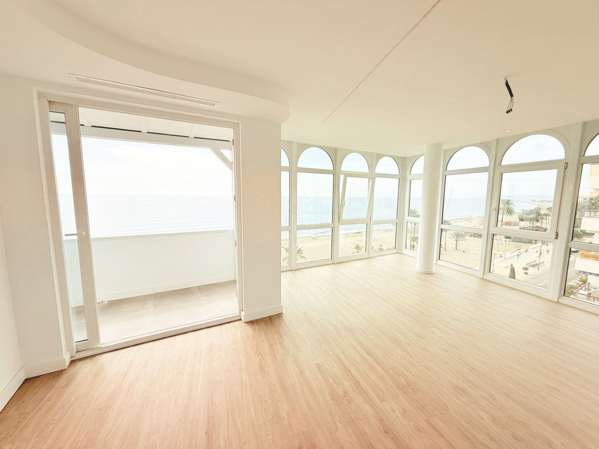 Middle Floor Apartment In Estepona, Costa Del Sol, Spain