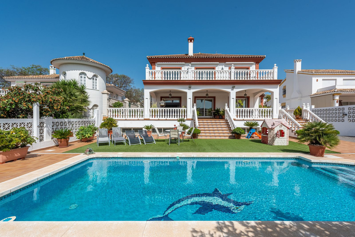 Detached Villa In San Pedro De Alcántara, Costa Del Sol, Spain
