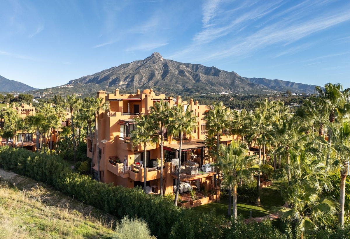 Ground Floor Apartment In Aloha, Costa Del Sol, Spain