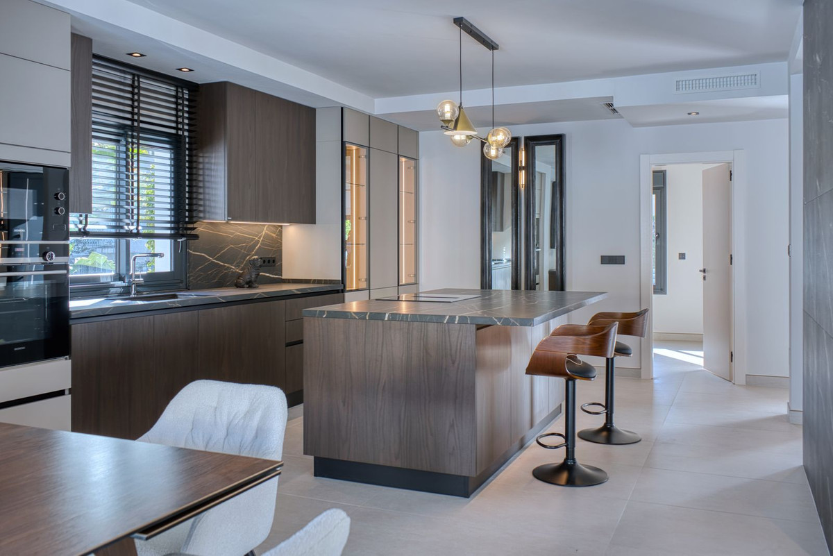 Detached Villa in Nueva Andalucía