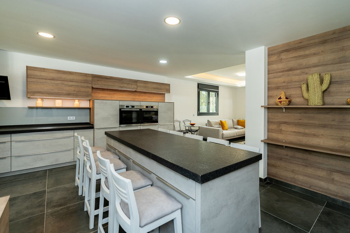 Detached Villa in Nueva Andalucía